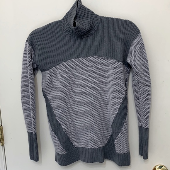 Lululemon sweater - Picture 3 of 16